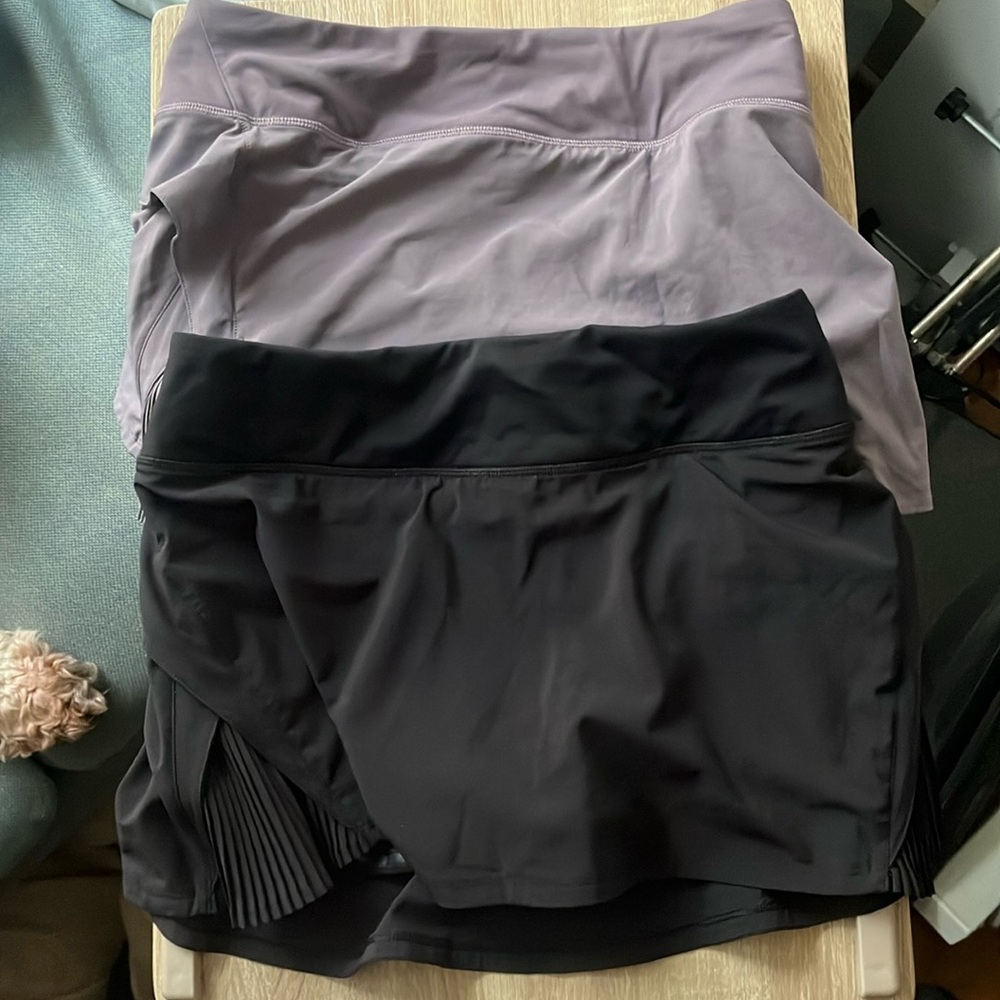 Lululemon women’s play off the pleat tennis skirts size 4 (1 black, 1 purple)